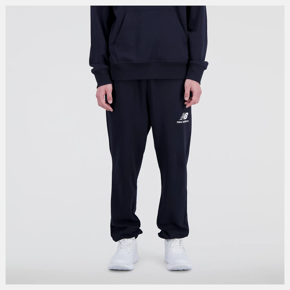 Брюки New Balance Essentials Stacked Logo French Terry Sweatpant MP31539-BK в Челябинске  в Челябинске 