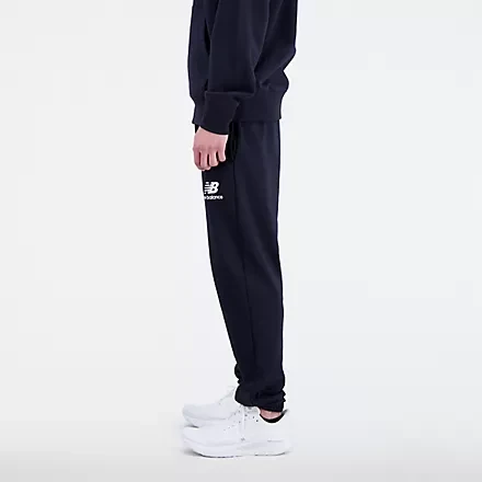 Брюки New Balance Essentials Stacked Logo French Terry Sweatpant MP31539-BK в Челябинске  в Челябинске 