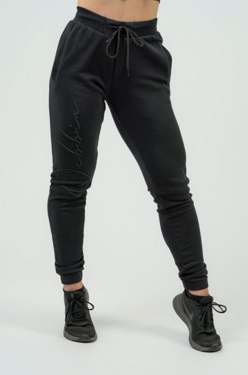 Брюки NEBBIA 846 High-Waist Joggers INTENSE Signature Black в Челябинске  в Челябинске 