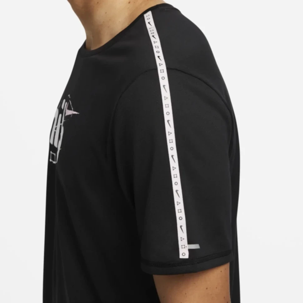 Футболка Nike M NK DF MILER SS DYE DQ4734-010 в Челябинске  в Челябинске 