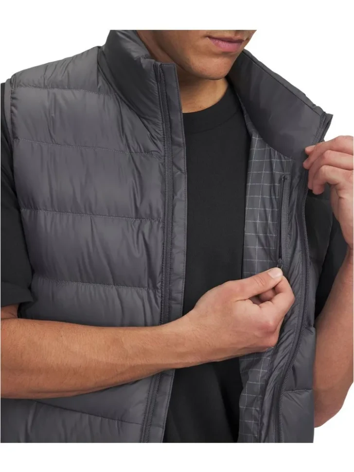 Жилет Under Armour LEGEND DOWN VEST 1385838-025 в Челябинске  в Челябинске 