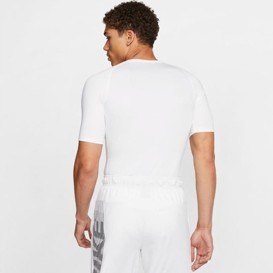 Футболка Nike M NP TOP SS TIGHT BV5631-100 в Челябинске  в Челябинске 
