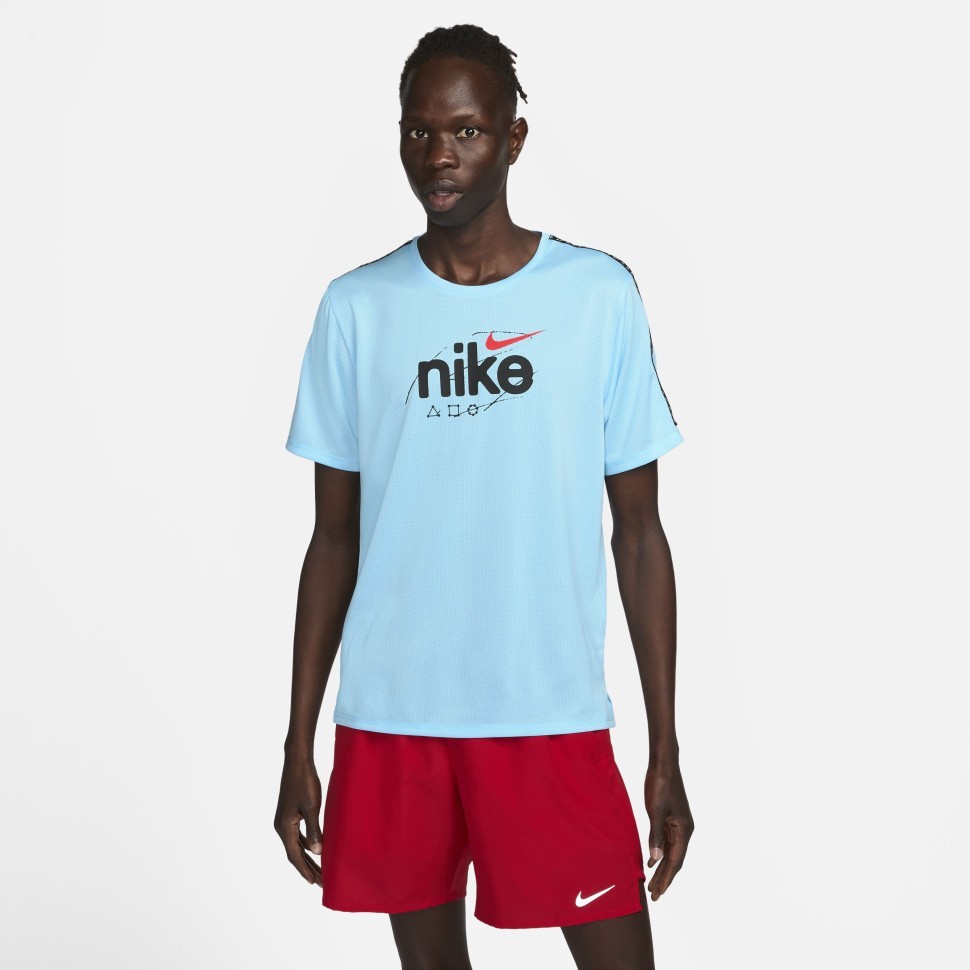 Футболка Nike M NK DF MILER SS DYE DQ4734-499 в Челябинске  в Челябинске 