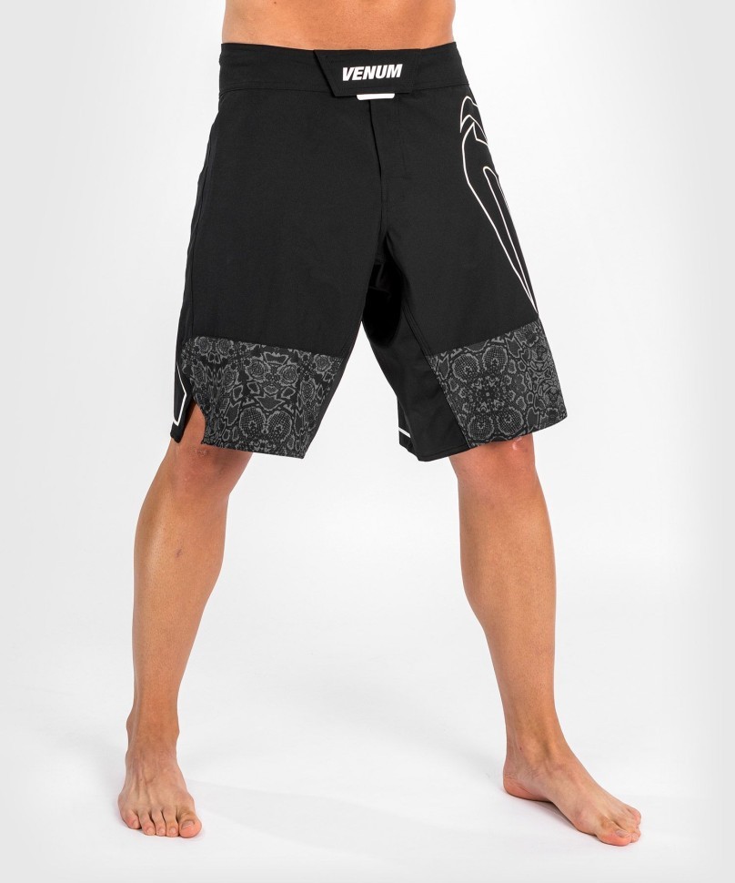 Шорты Venum Fightshorts Light 4.0 Venum - Black/White ven04263-108 в Челябинске  в Челябинске 