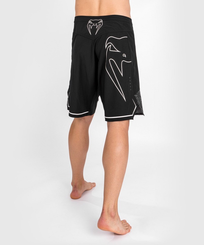 Шорты Venum Fightshorts Light 4.0 Venum - Black/White ven04263-108 в Челябинске  в Челябинске 