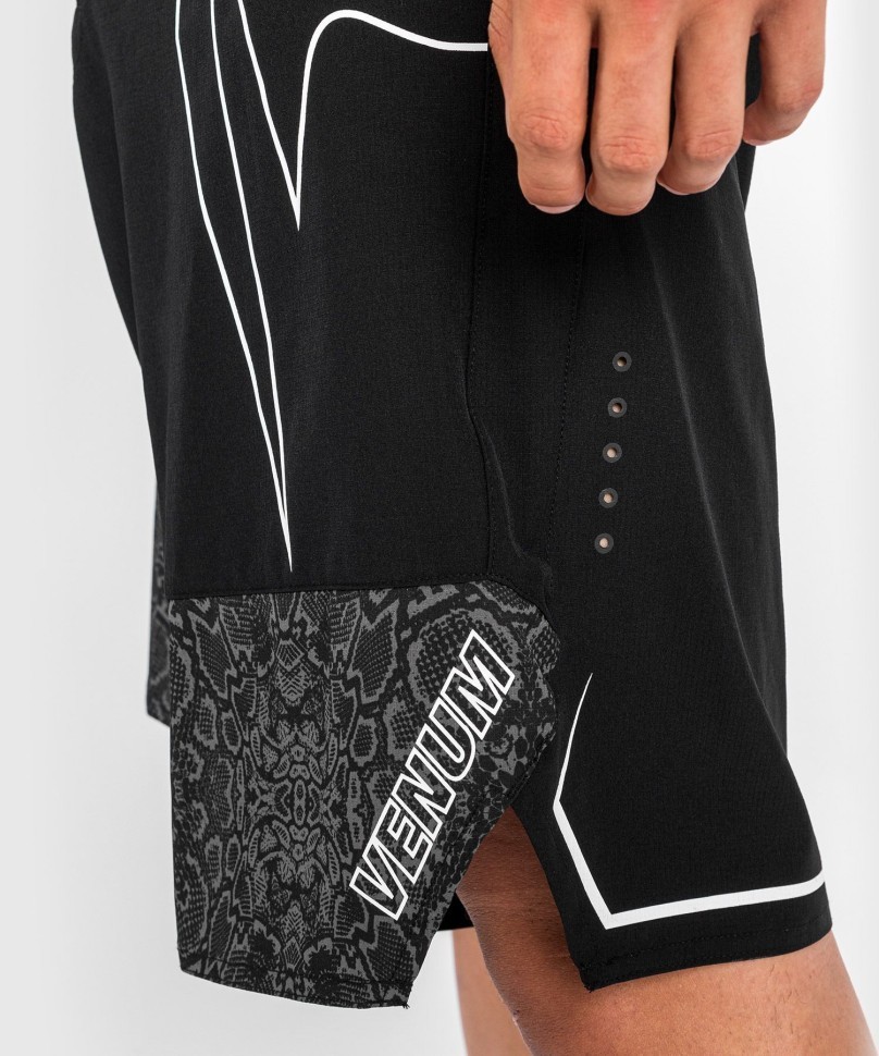 Шорты Venum Fightshorts Light 4.0 Venum - Black/White ven04263-108 в Челябинске  в Челябинске 