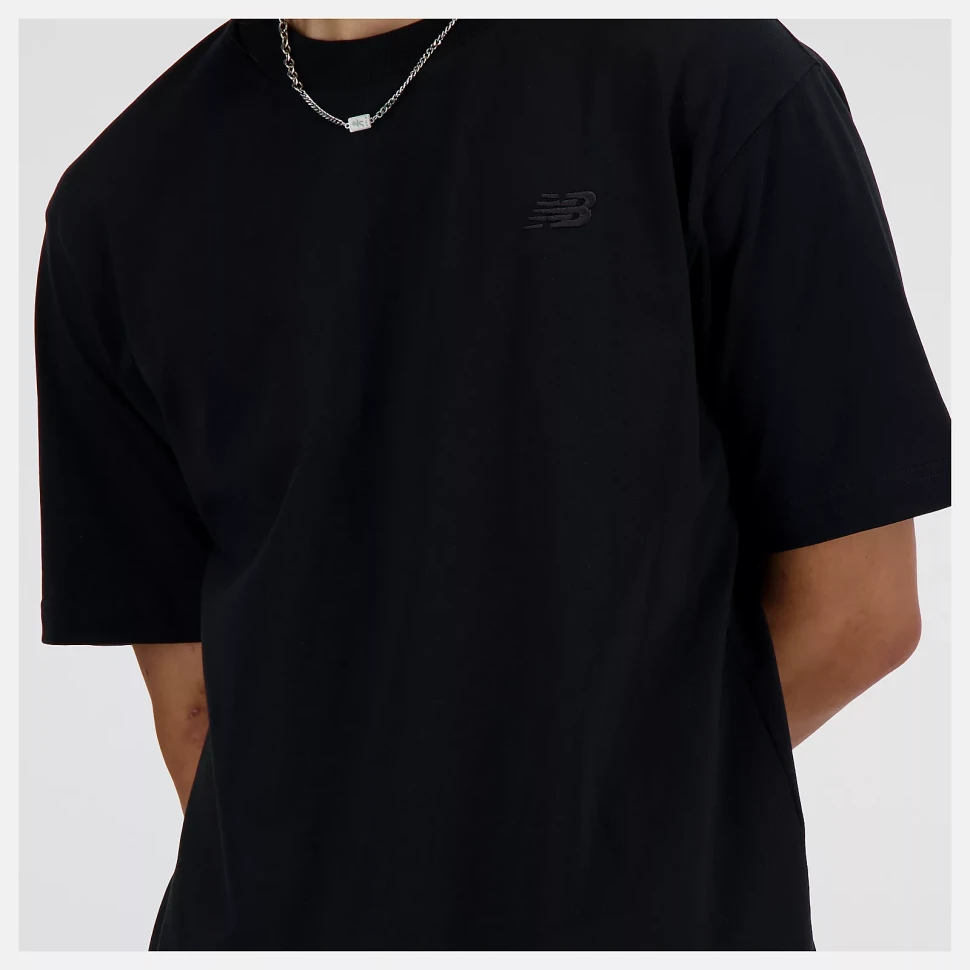 Футболка New Balance Athletics Cotton MT41533BK в Челябинске в Челябинске