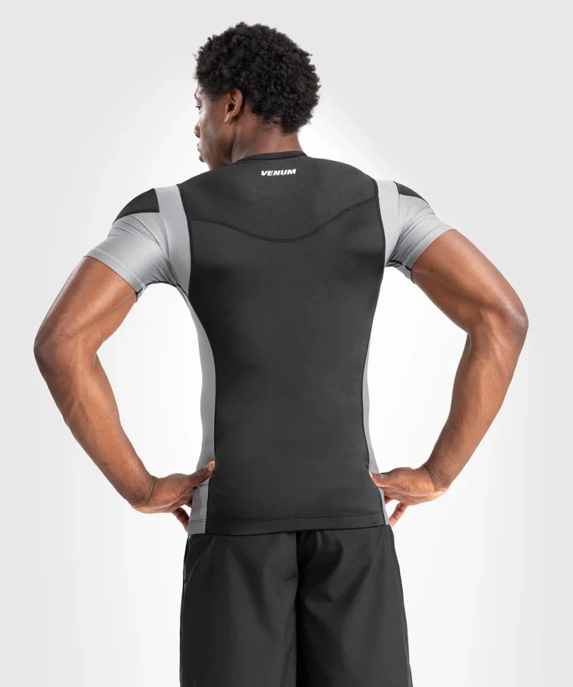 Футболка Venum Tempest Men's Short Sleeve Rashguard - Black/Grey VEN05203-109 в Челябинске  в Челябинске 