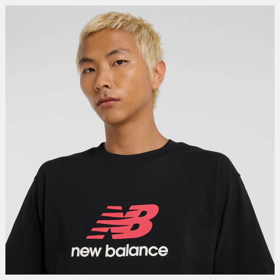 Футболка New Balance Athletics Logo MT51500BK в Челябинске в Челябинске