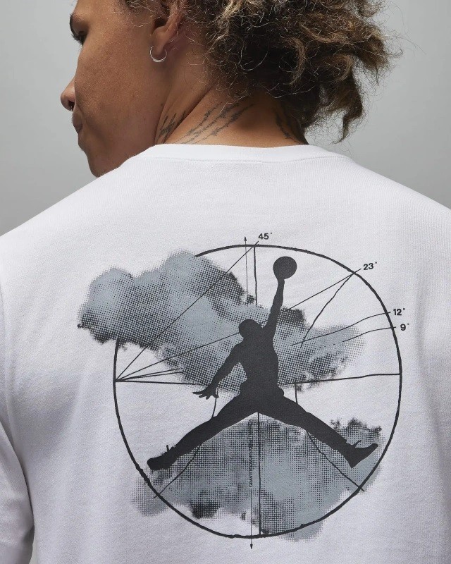 Футболка Nike J Sprt Gfx Ss Crew FD7001-100 в Челябинске  в Челябинске 