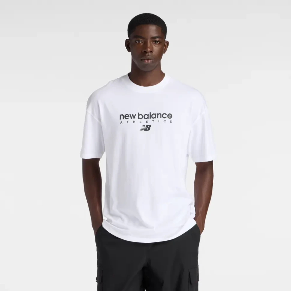 Футболка New Balance Linear Graphic T-Shirt MT61D0U5-WT в Челябинске  в Челябинске 